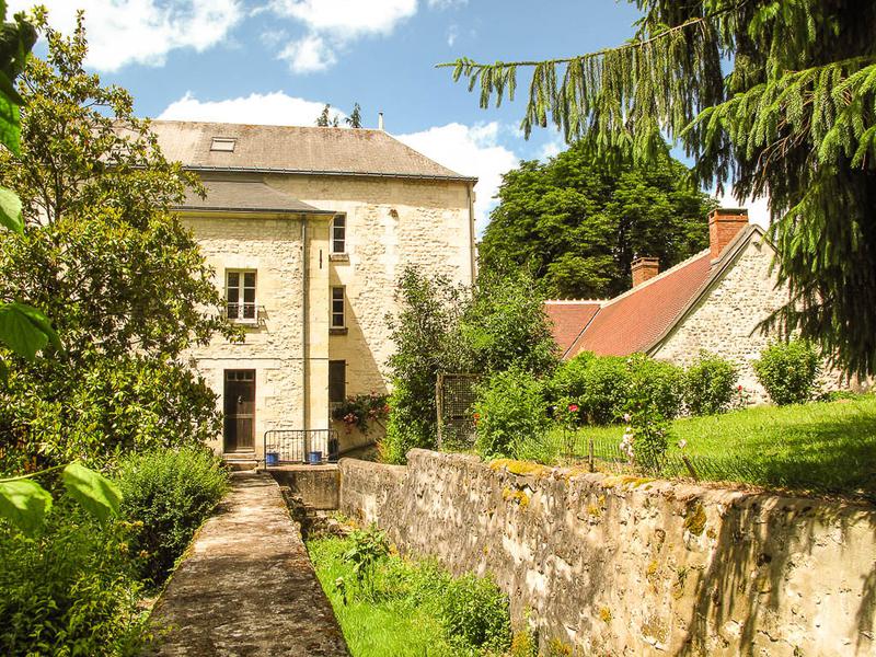 Moulin à Eau Du 15ème Siècle à Vendre Sur 13 Ha Avec Maison Dhôtes Indre Et Loire