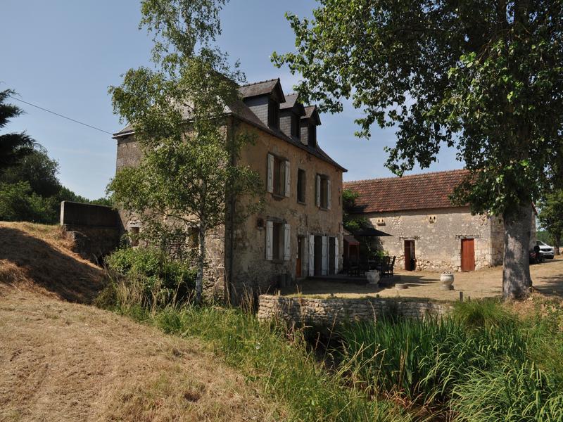 Moulin à Eau Joliment Rénové à Vendre Avec Chalet à Restaurer Indre Et Loire